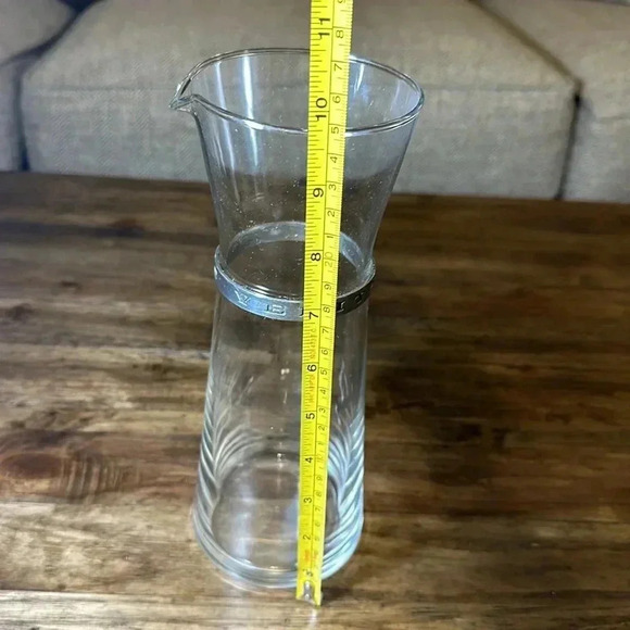 Vino Veritas Wine Carafe 10” Glass Pour Spout Silver Collar EUC - Picture 6 of 9